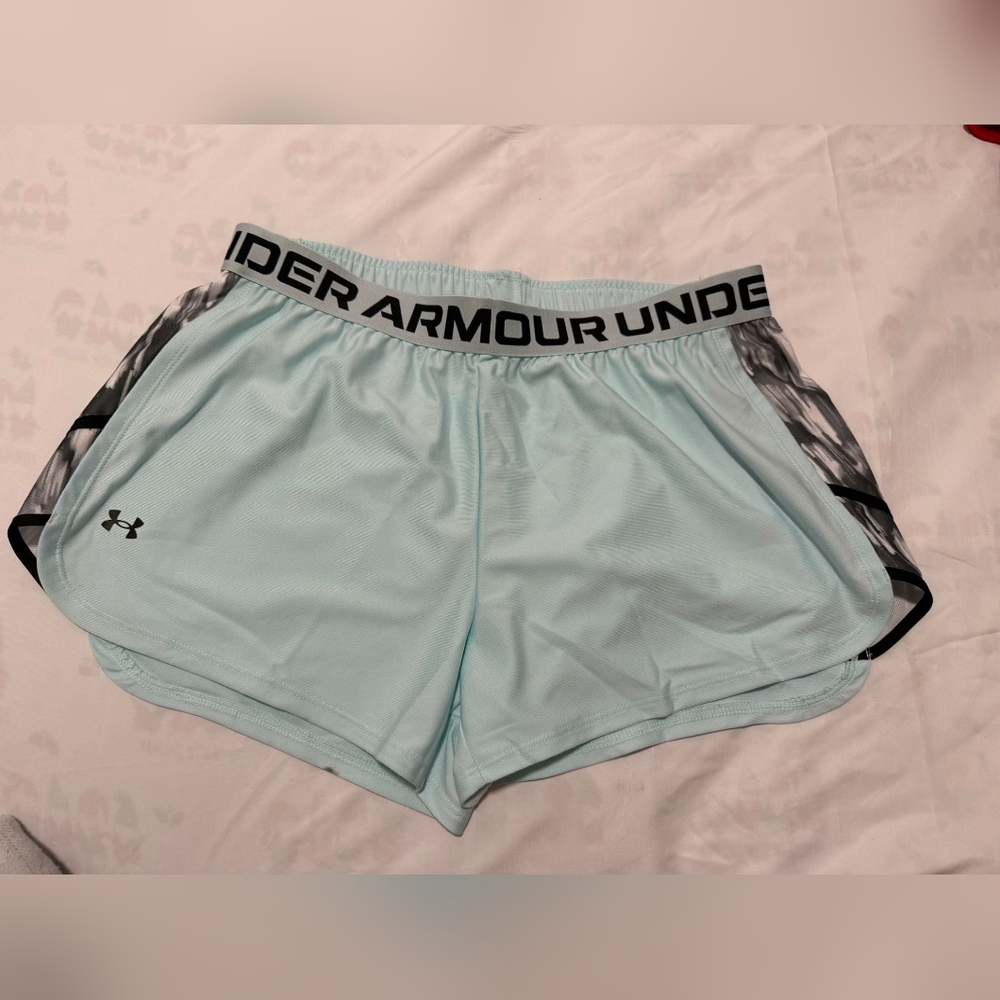 NWT under armour women’s running short size L